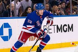 Adam Fox går med på ett sjuårskontrakt med New York Rangers